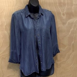 Anthropology button down shirt blouse jeans
size XS